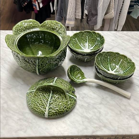 Cabbage Leaf Tureen Set. Tureen, Lid, Ladle, Four Bowls. Ceramic from Portugal - Picture 1 of 15
